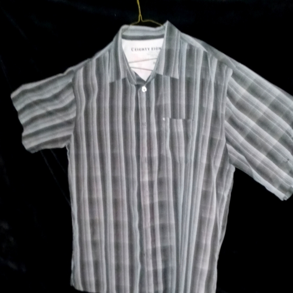 Short sleeve button-down